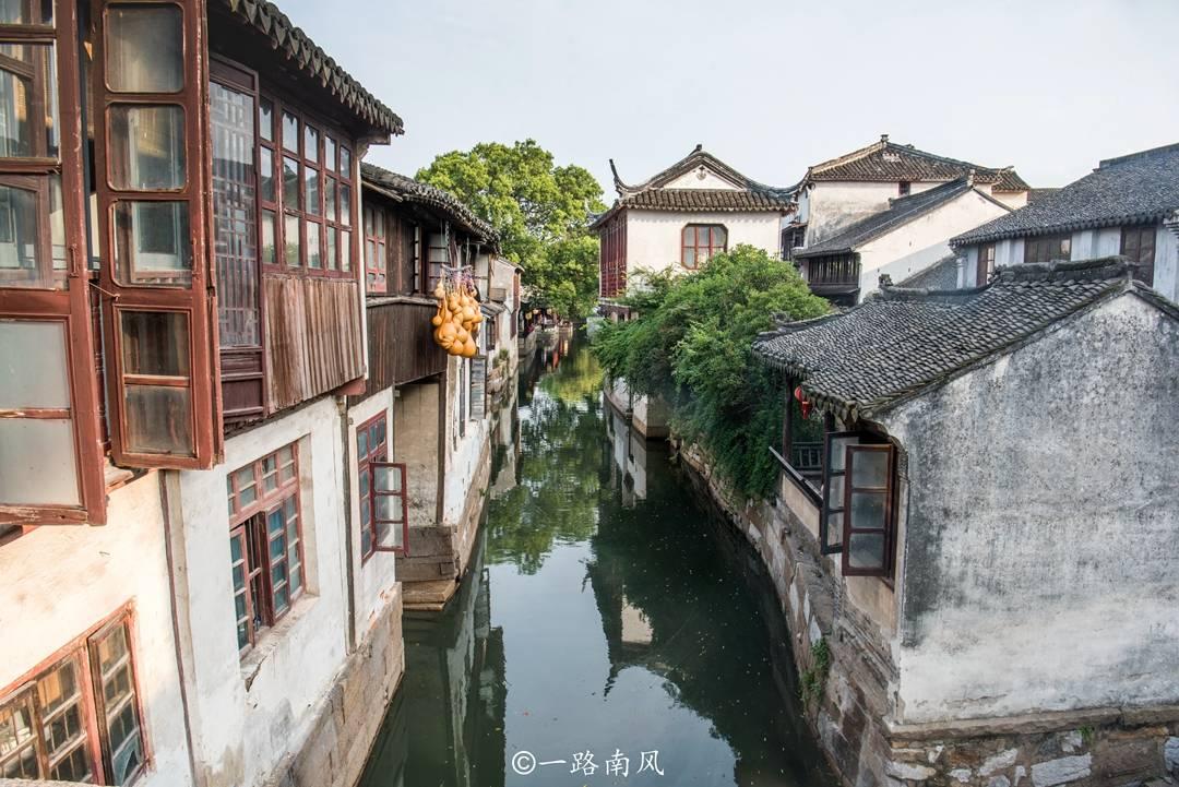 长时间看屏幕真的损害视力?医生提供科学解答,护眼的有效方法!